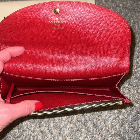 Louis Vuitton CAISSA wallet in Cherry - Picture 8 of 14